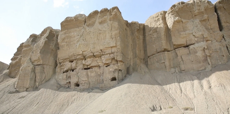 Picture of Kamara cliffs where documents were discovered.